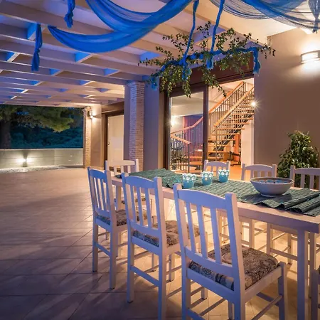 Castelli Villa Lagopodhon