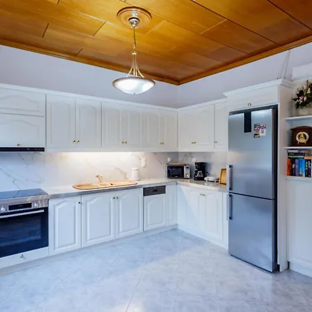 Castelli By Vintage Travel *